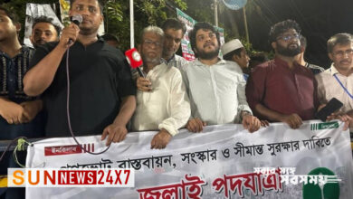 সরকার বিদ্যুৎ না দিয়ে মোমবাতি আর হারিকেন দিয়েছে: হাসনাত